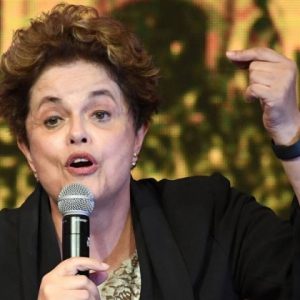“Dilma critica motivação de Aécio para entrar com ação no TSE”, diz O Globo